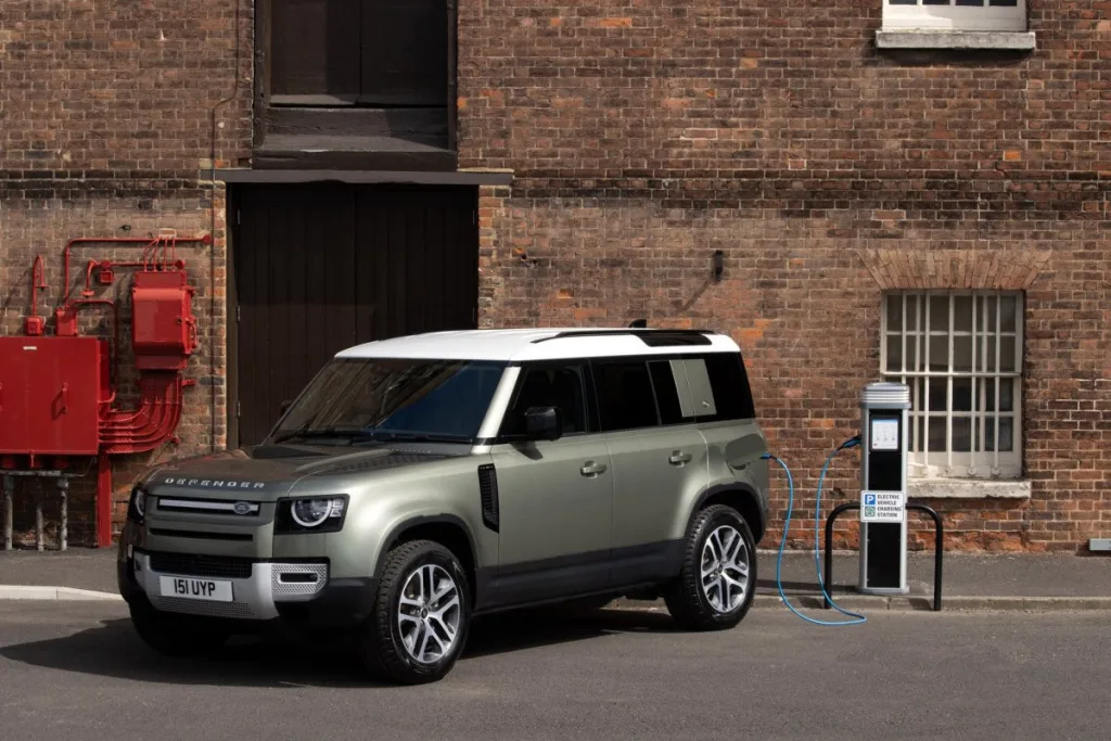 Land Rover Defender P400e