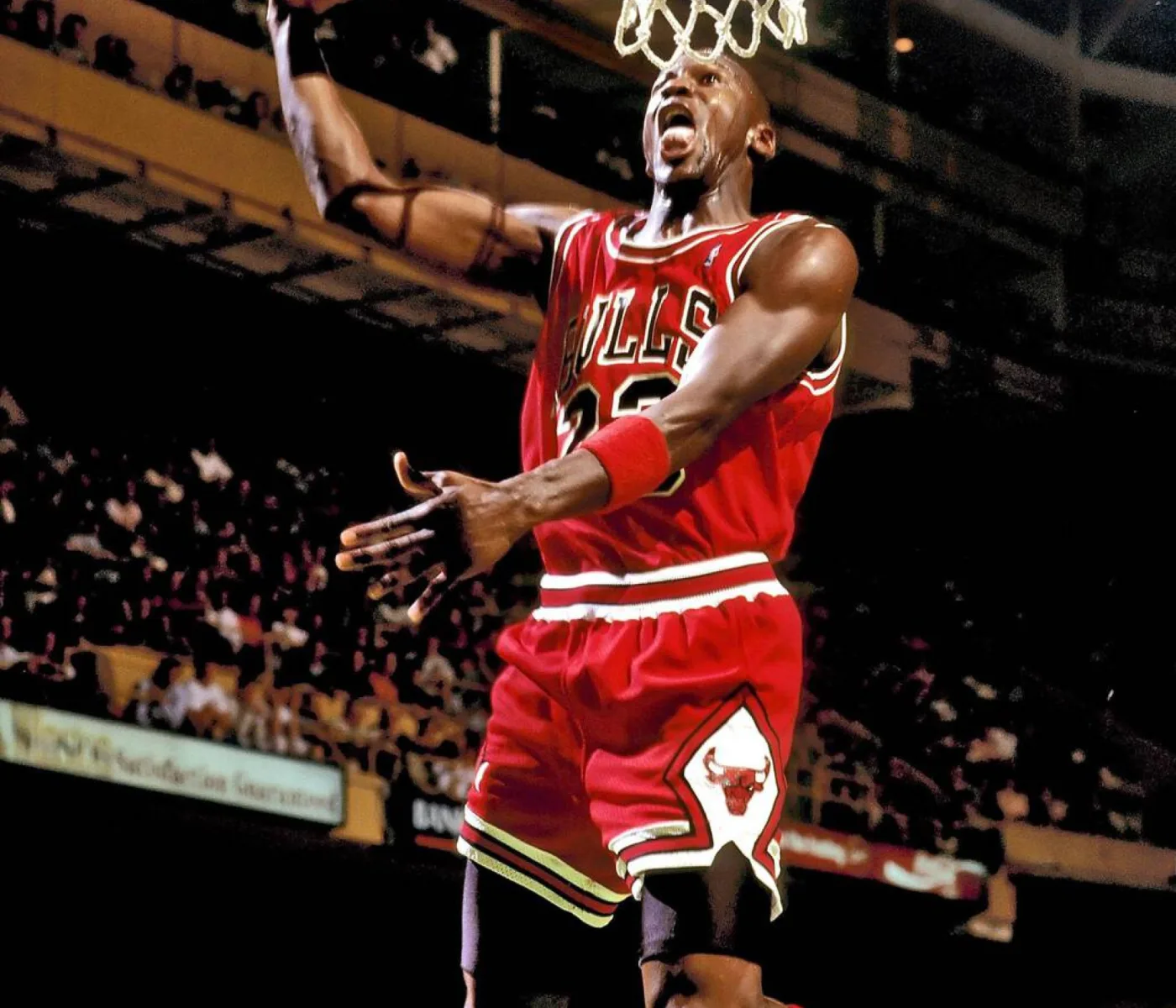 Michael Jordan signe chez Nike.