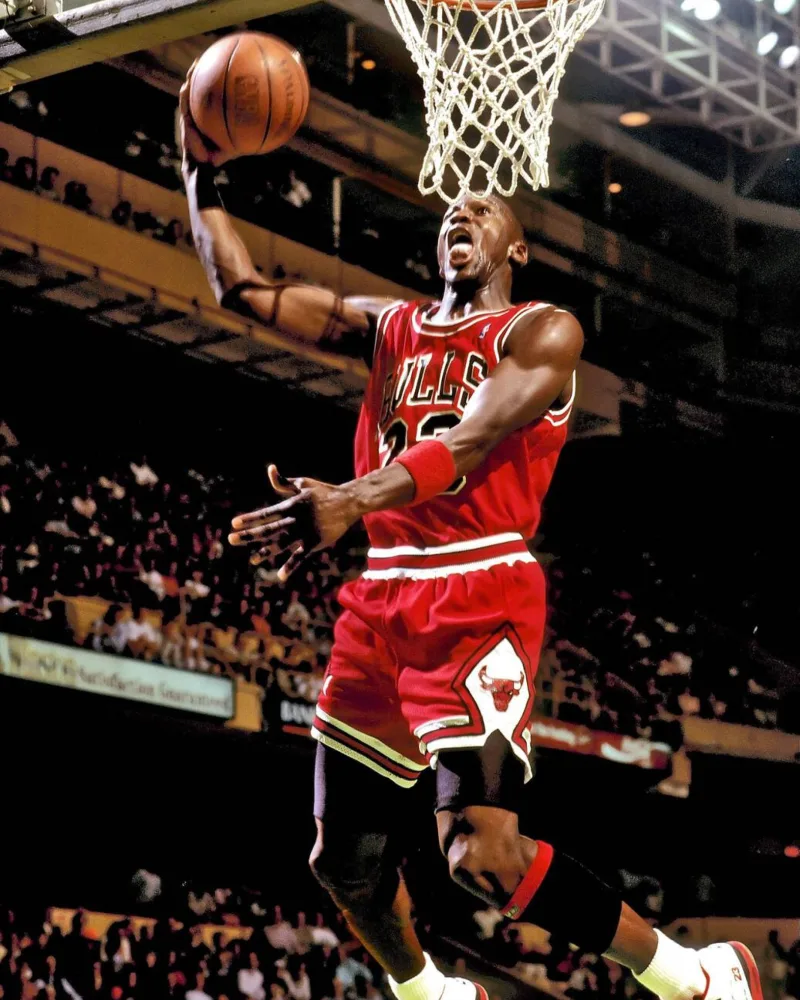 Michael Jordan signe chez Nike.