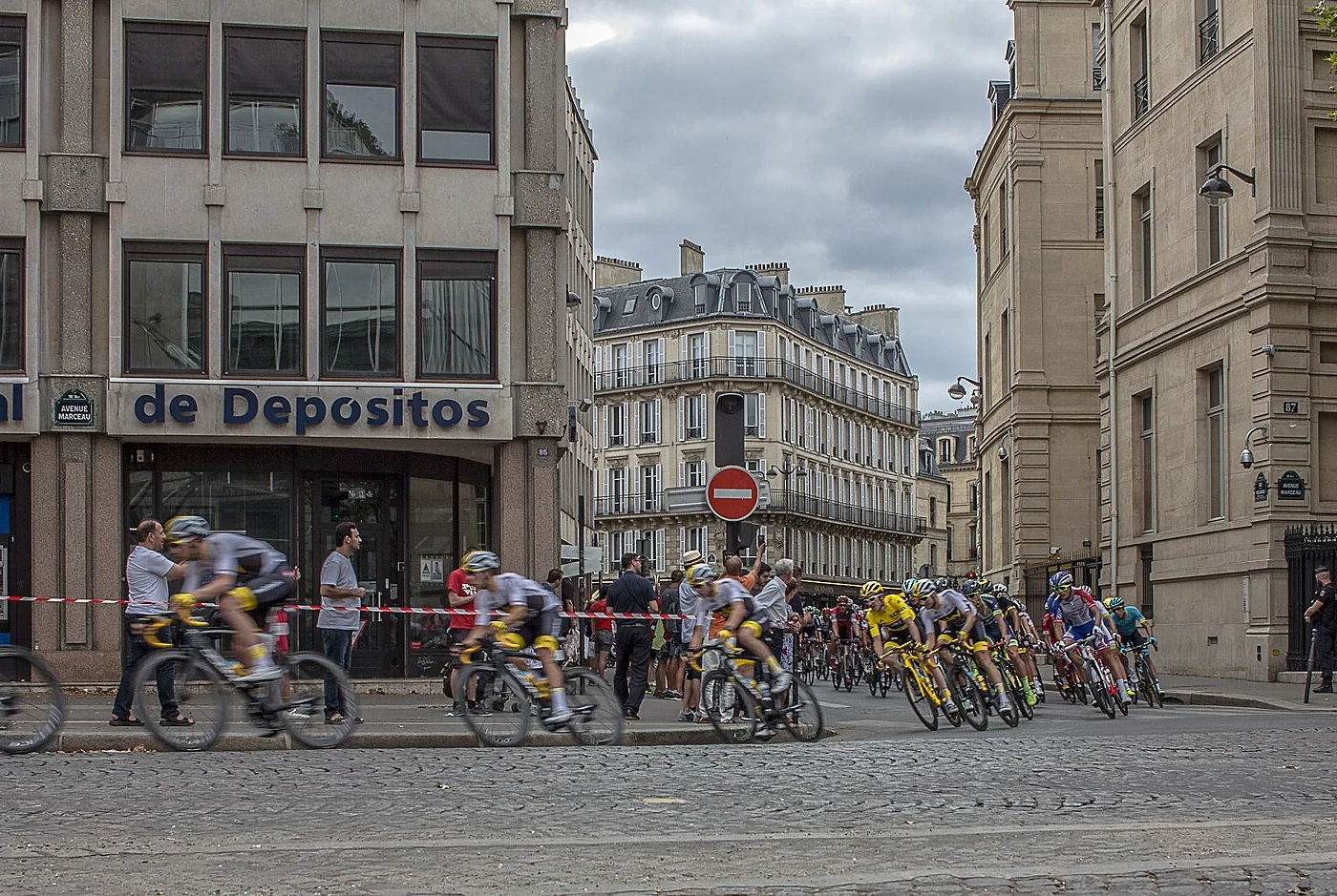 Le maillot jaune, d'une couleur à un symbole mondial