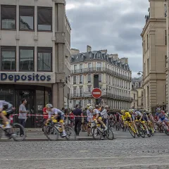 Le maillot jaune, d'une couleur à un symbole mondial