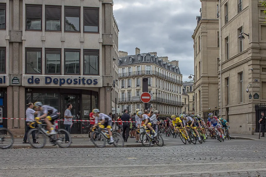 Le maillot jaune, d'une couleur à un symbole mondial