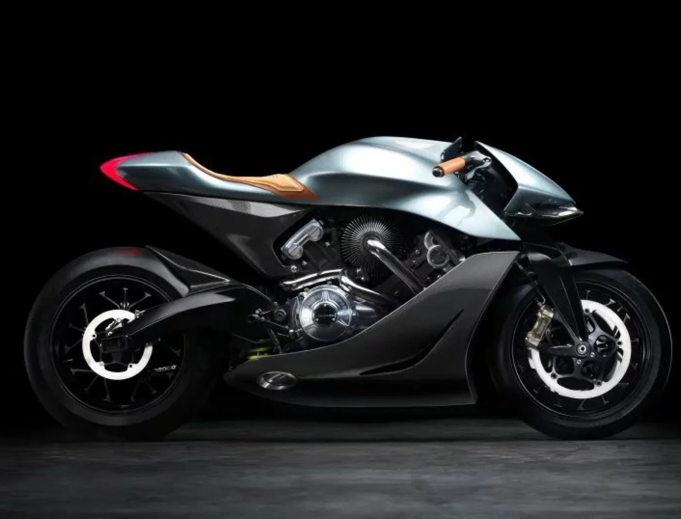La AMB 001 est disponible en 100 exemplaires au prix de 108 000 €.