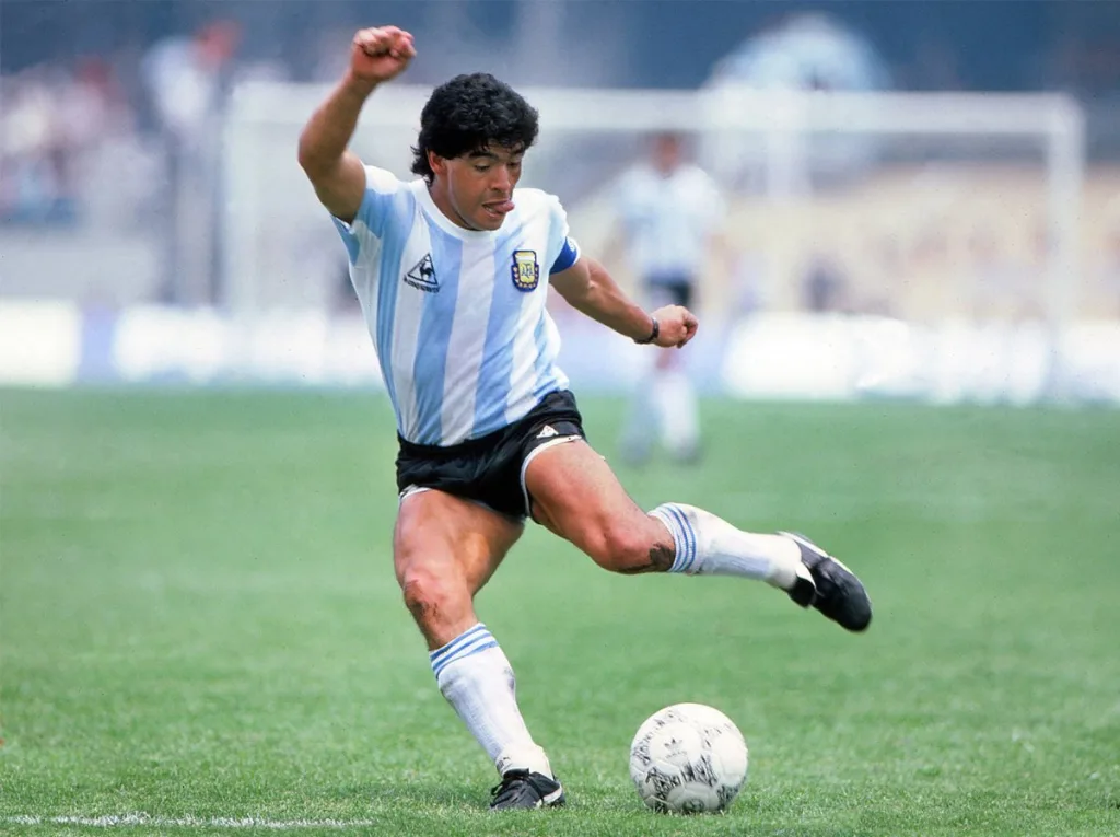 Lors de la Coupe du monde 1986, Maradona inscrira deux buts de légende avec les Puma King aux pieds.