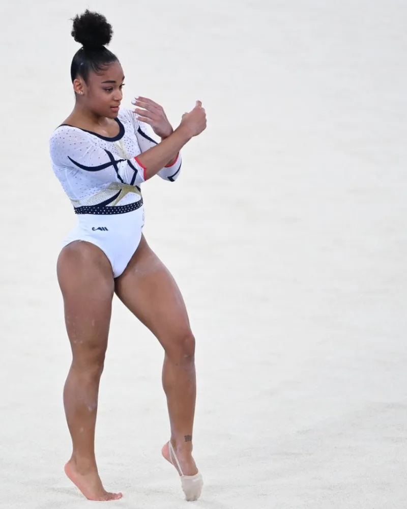 La Française Mélanie de Jesus de Santos aux derniers Jeux Olympiques et son justaucorps Christian Moreau.