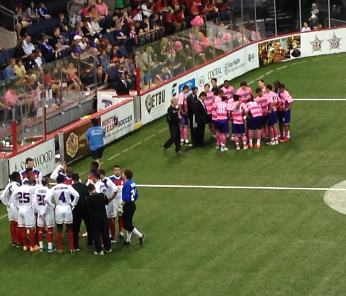 Des joueurs en maillot rose pour la sensibilisation au cancer du sein