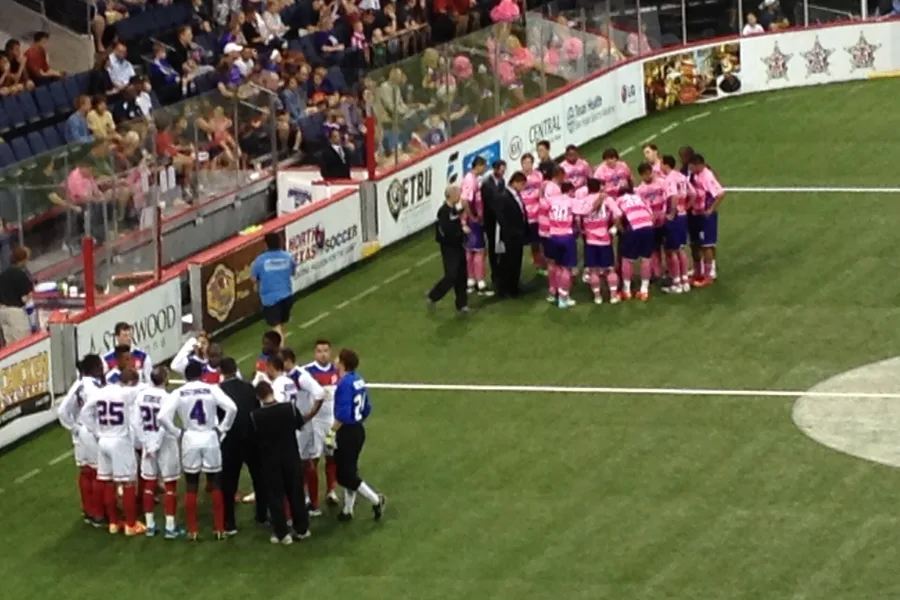 Des joueurs en maillot rose pour la sensibilisation au cancer du sein