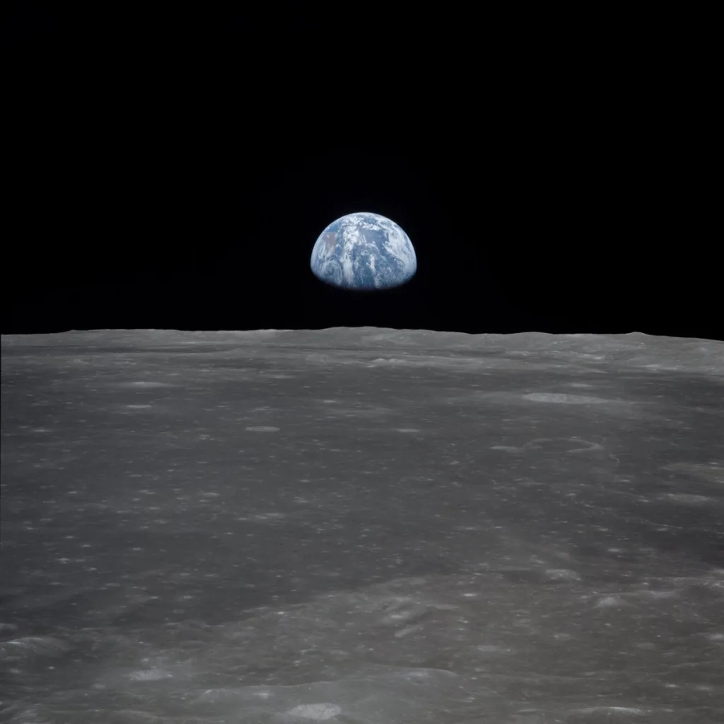 Lever de Terre sur l'horizon lunaire. La photo d'un autre monde, prise par Buzz Aldrin.