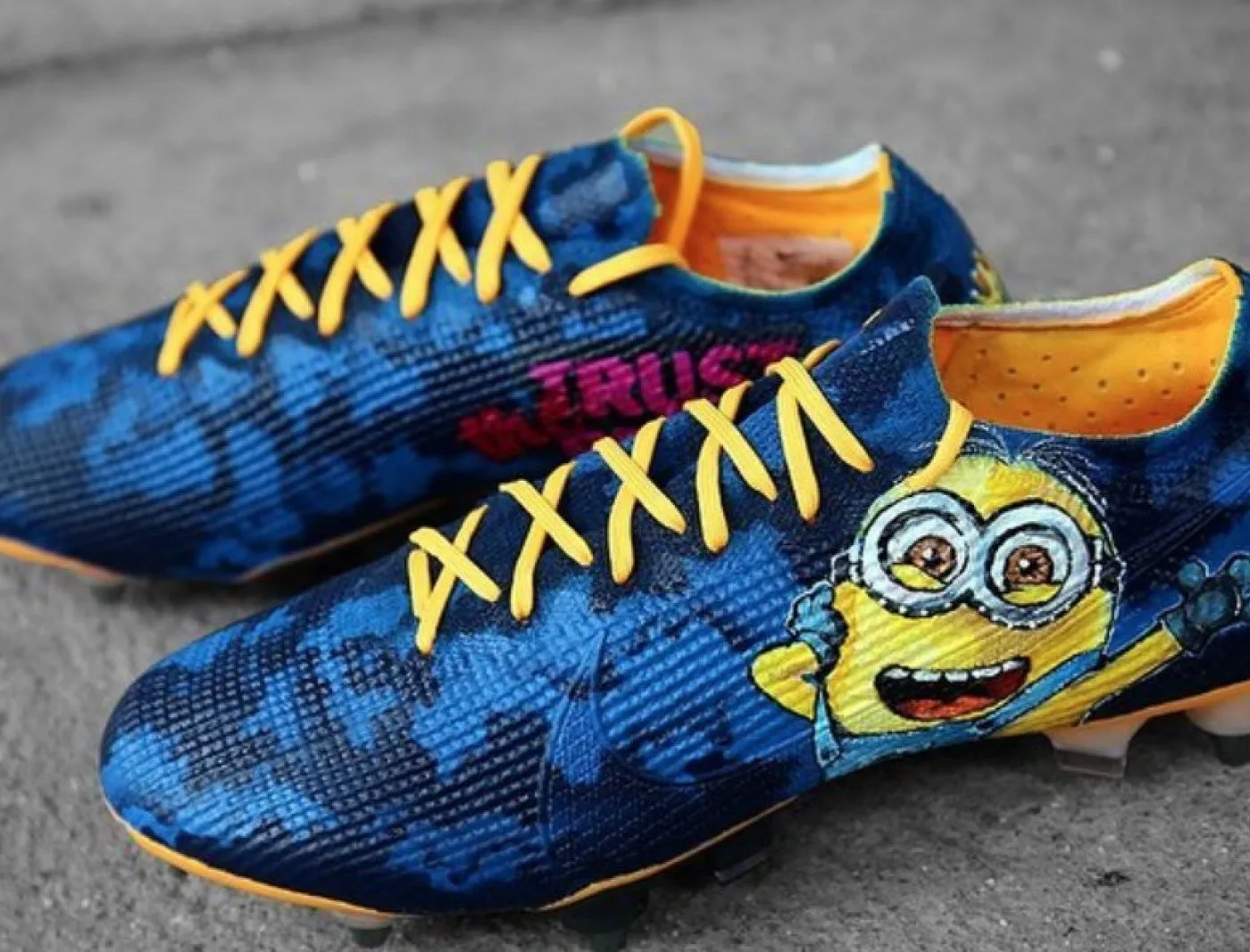 Les crampons d'Alexandre Lacazette.