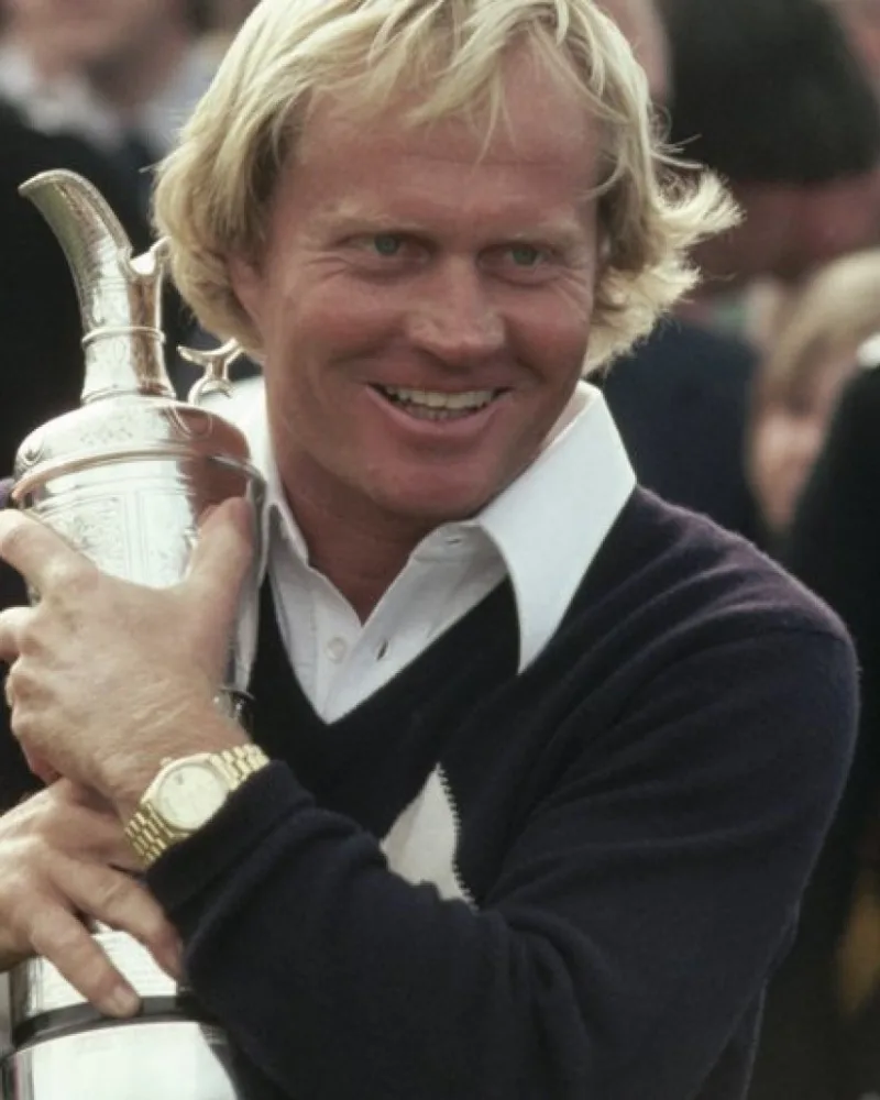 Jack Nicklaus tenant son trophée après avoir remporté le British Open en 1978.