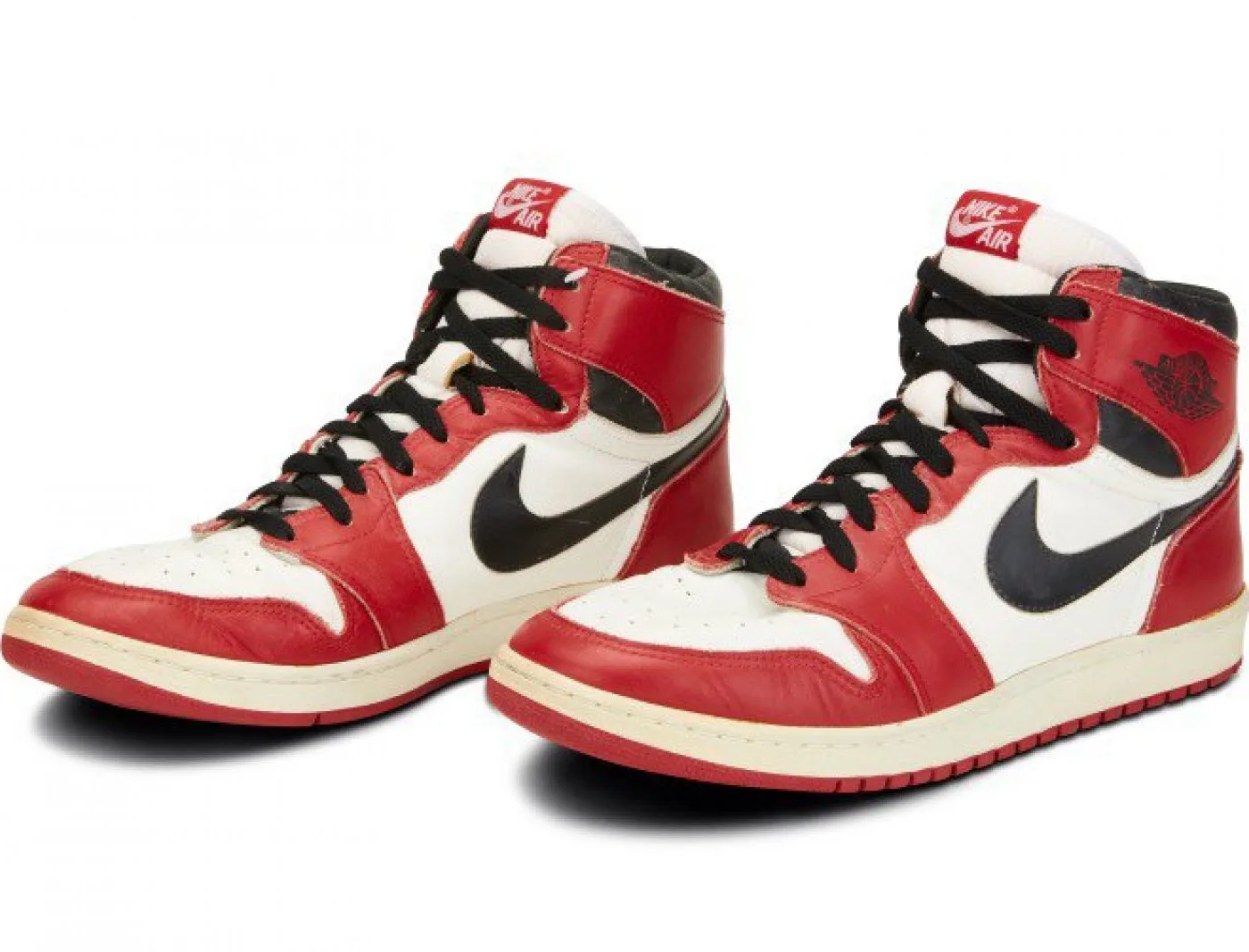 Une paire de sneakers portée par Michael Jordan a été mise aux enchères.