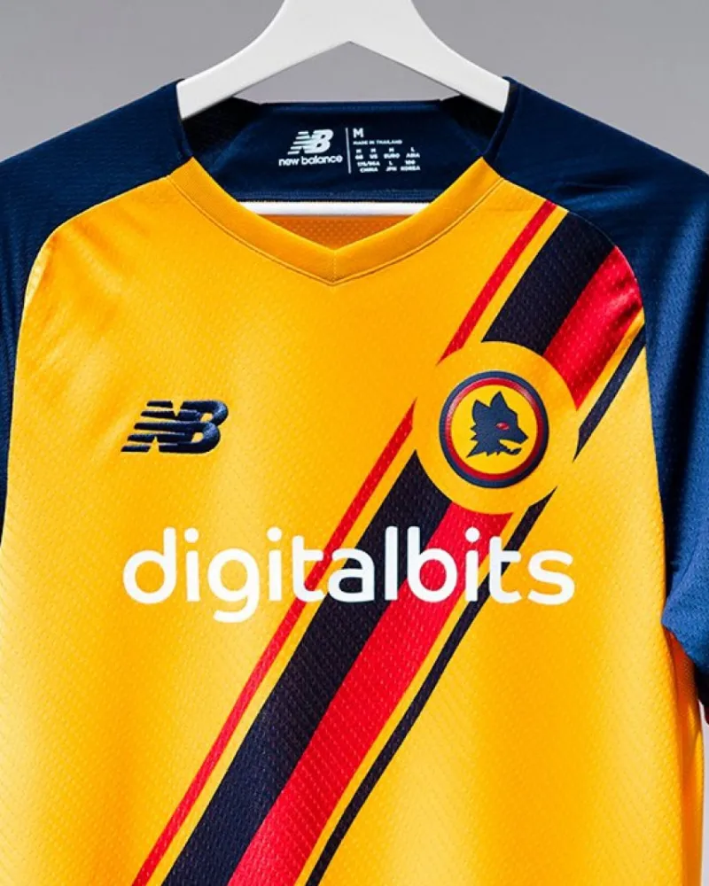 La troisième tunique de l'AS Rome pour la saison 2021-2022.