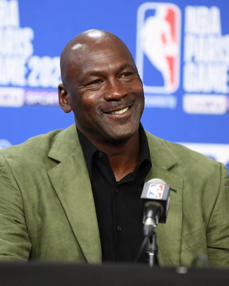 La paire de Michael Jordan s'est vendue pour près d'un million et demi de dollars dimanche.