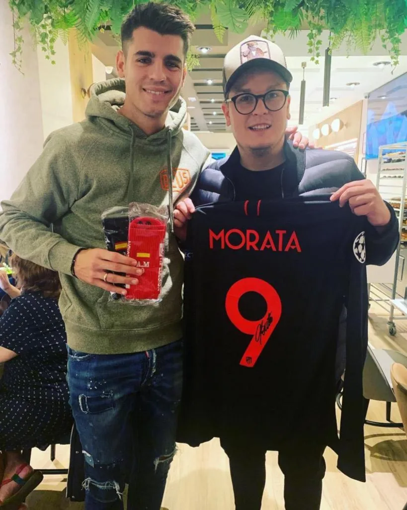Alvaro Morata et Mario Ofner, fondateur de Tapedesign.