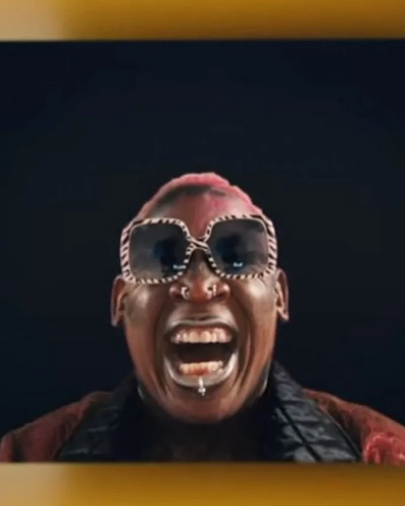 Dennis Rodman défraye à nouveau la chronique dans une publicité.