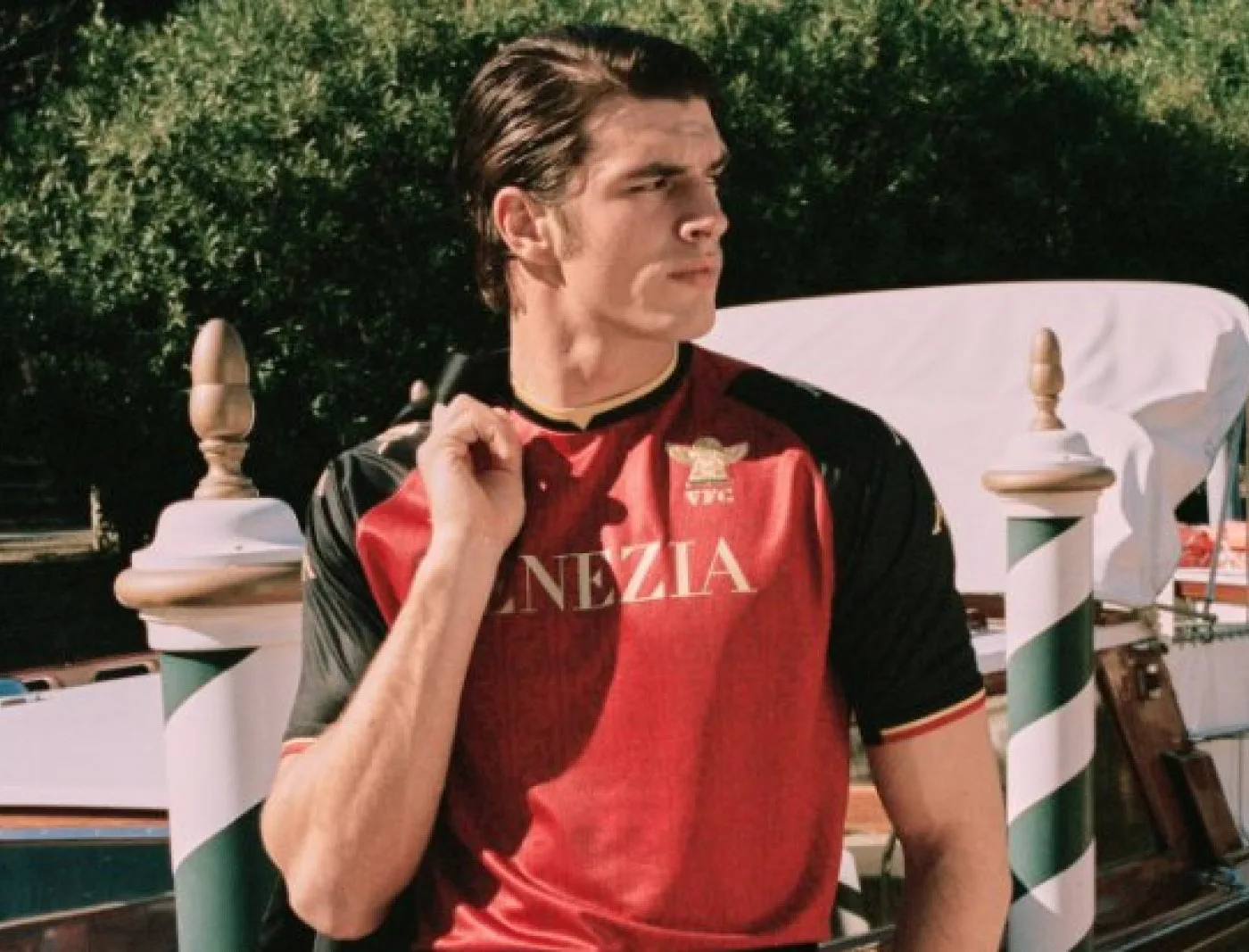 Le quatrième maillot du Venezia FC est sorti ce jeudi.