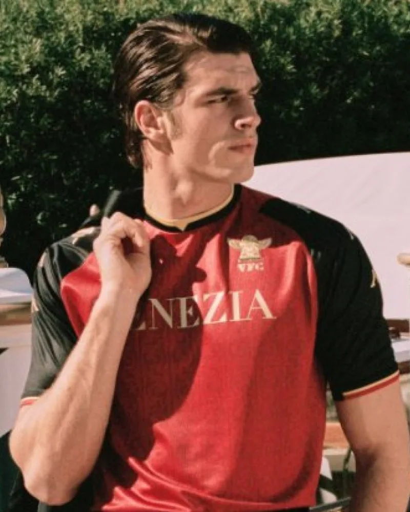 Le quatrième maillot du Venezia FC est sorti ce jeudi.