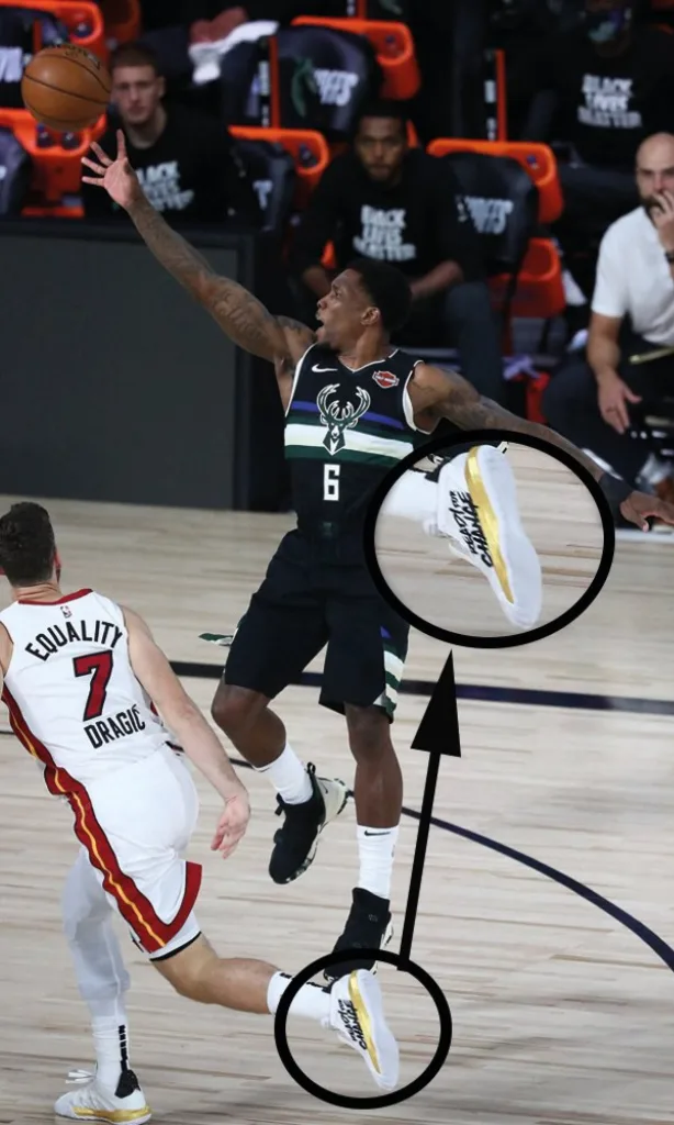 Goran Dragic face aux Milwaukee Bucks.