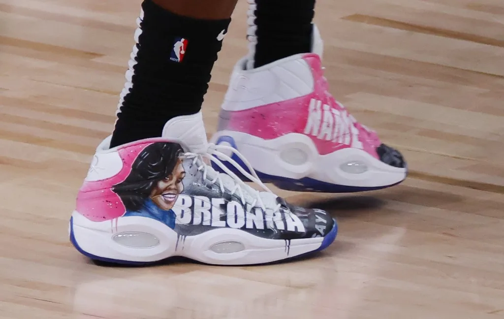 Montrezl Harrell et sa paire de chaussures personnalisée.