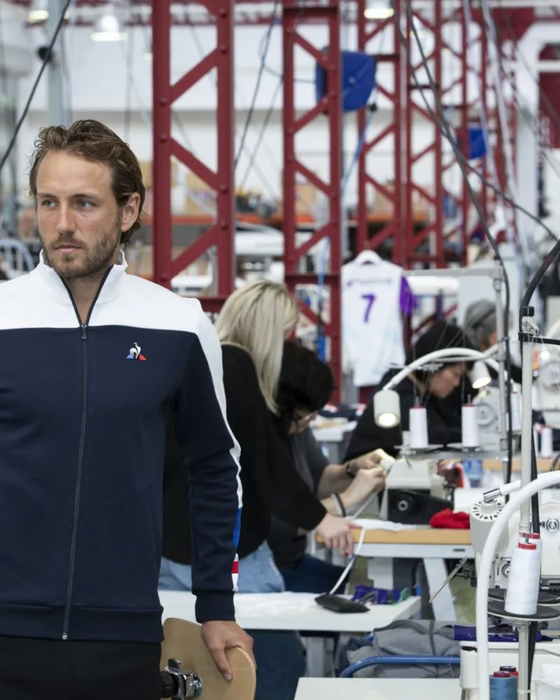 Lucas Pouille dans l'usine historique de Romilly-sur-Seine.