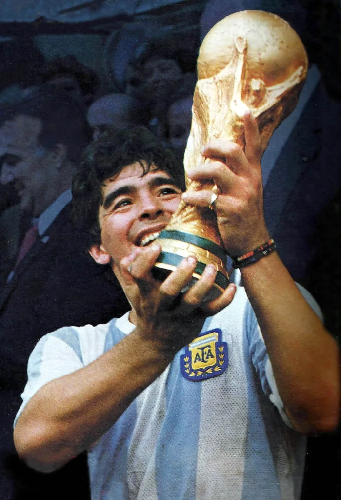 Diego Maradona avec la Coupe du monde 1986