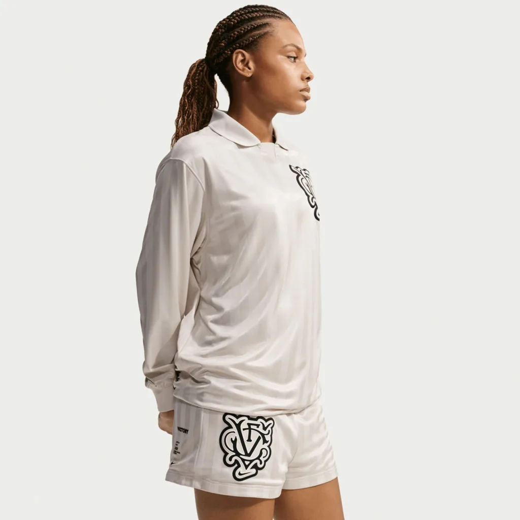 Maillot polo oversize à manches longues et short assorti de la collection Nike Victory