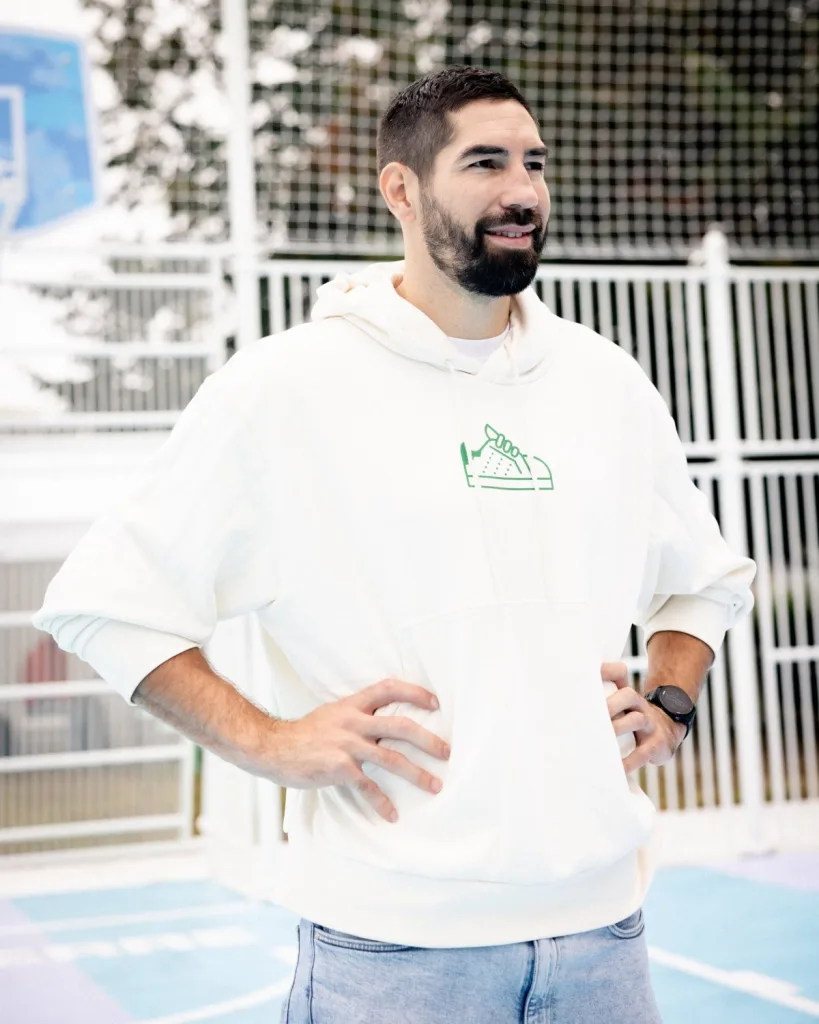 Nikola Karabatic lors de l'inauguration du nouveau playground, ce lundi, à Nanterre.