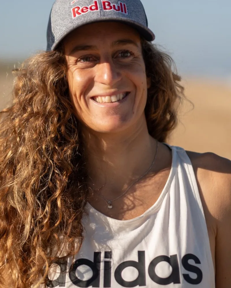 Justine Dupont a un sponsor original pour une surfeuse.