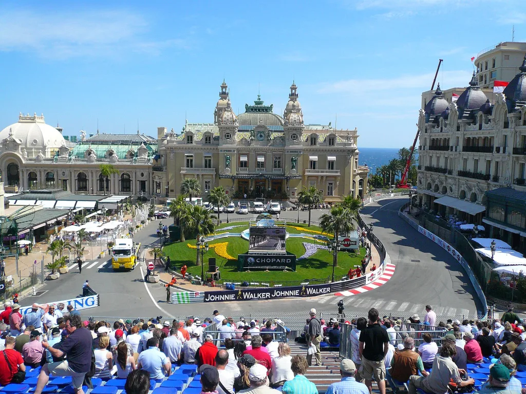 La place du Casino pendant le Grand Prix historique