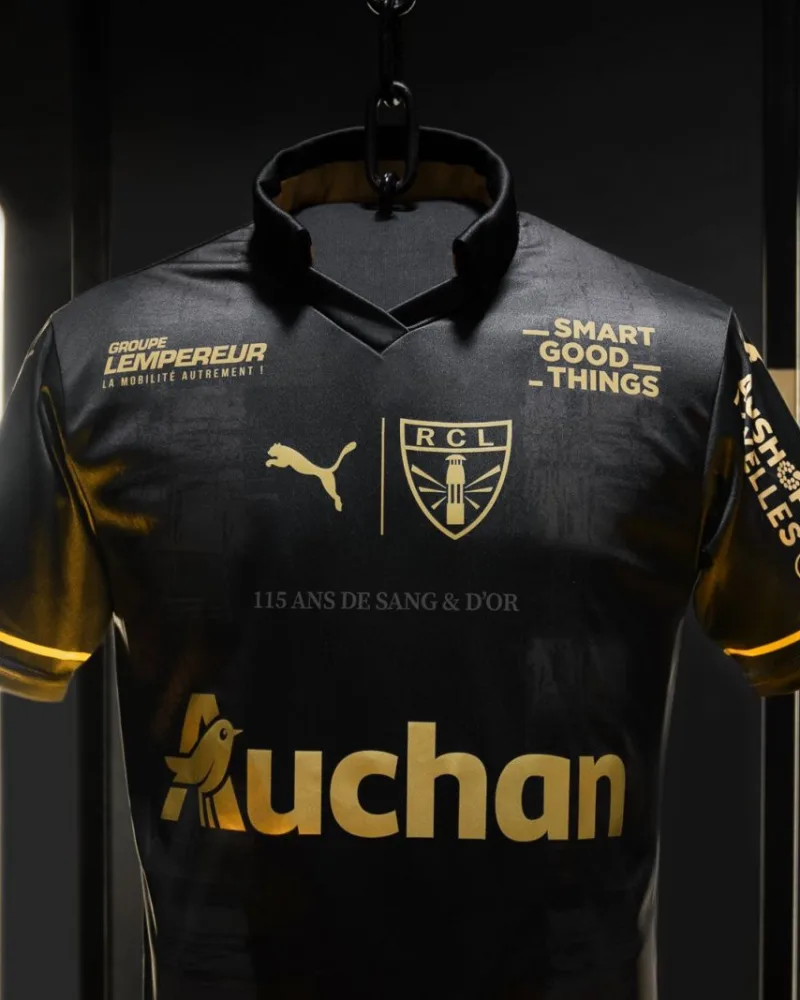 Le quatrième maillot du RC Lens.