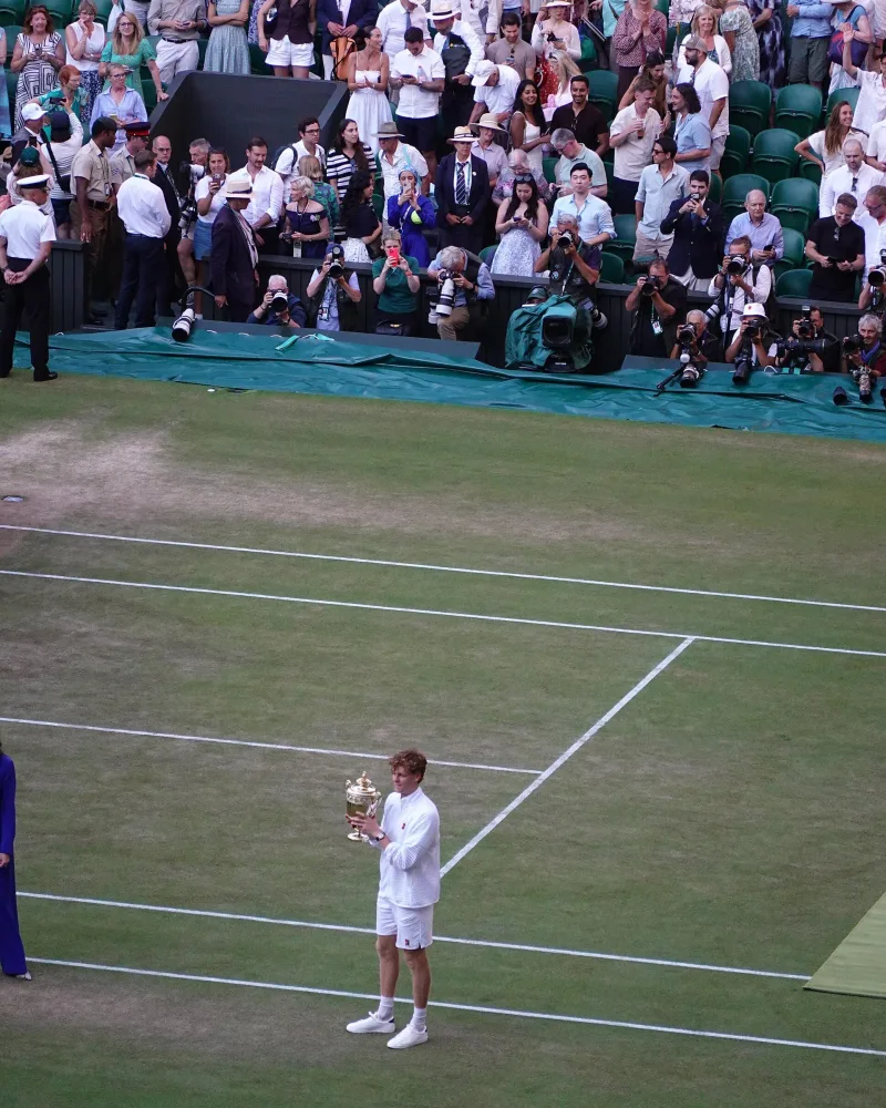 Wimbledon : Sinner et Nosková, sacrés en blanc