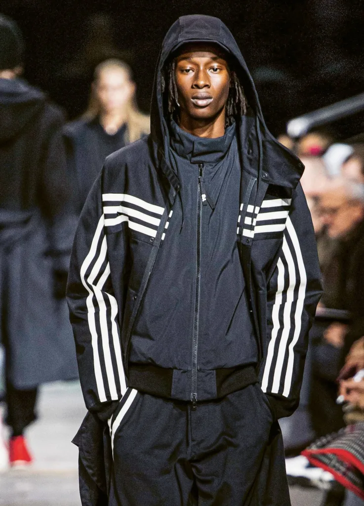 La collection adidas Y-3 de 2019, fruit de 16 ans de collaboration entre l'équipementier et le designer japonais.