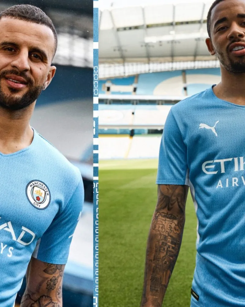 Le maillot domicile 2021-2022 de Manchester City.